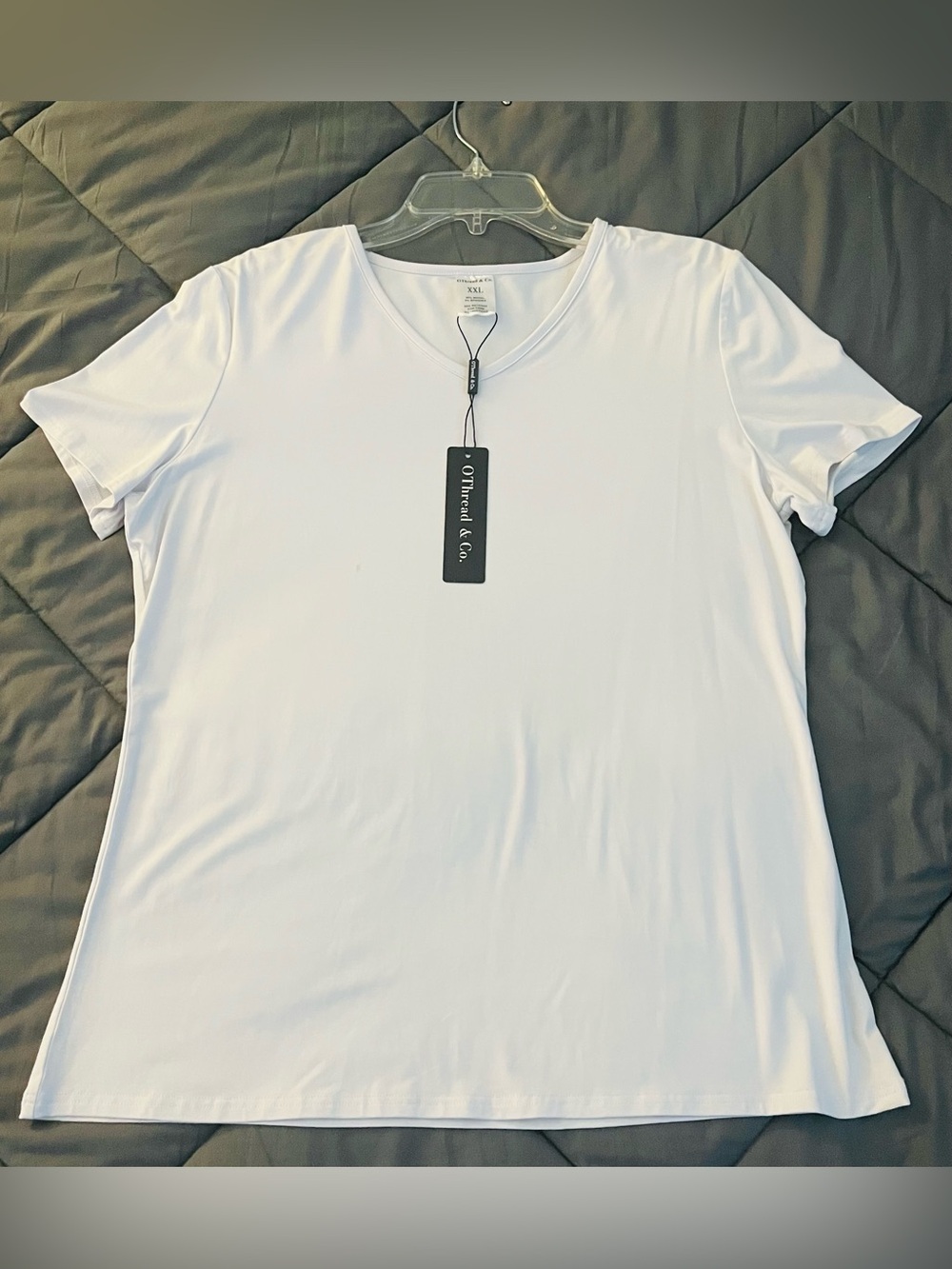 OThread & Co Women's NWT White V-NeckT-Shirt With Stretch. Size: XXL - Picture 2 of 6